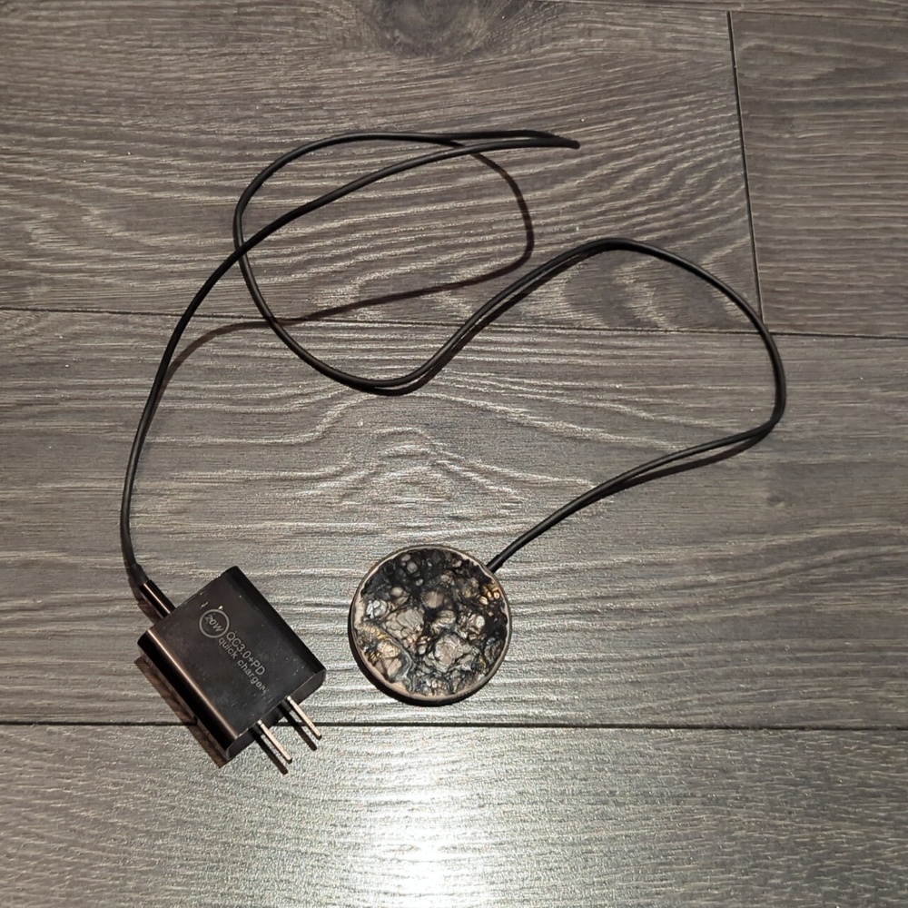 Wireless phone charger